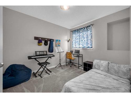 31 Nolanfield Terrace Nw, Calgary, AB - Indoor Photo Showing Bedroom