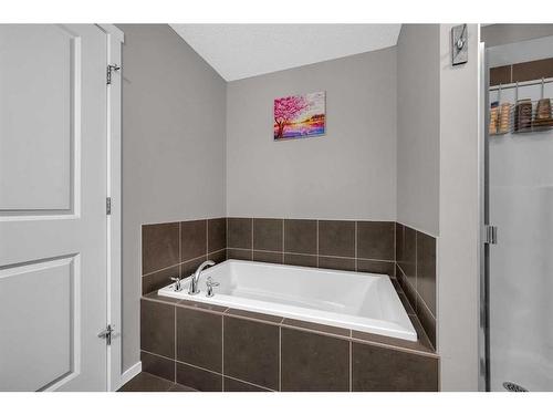 31 Nolanfield Terrace Nw, Calgary, AB - Indoor Photo Showing Bathroom