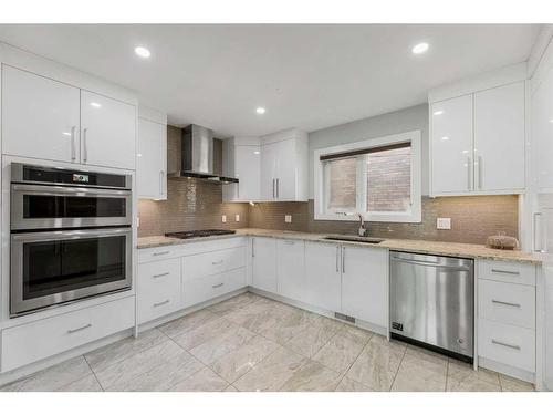 1806 8 Street Sw, Calgary, AB - Indoor Photo Showing Kitchen With Upgraded Kitchen