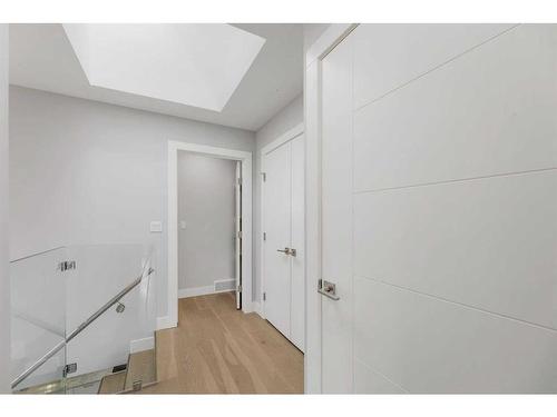 1806 8 Street Sw, Calgary, AB - Indoor Photo Showing Other Room