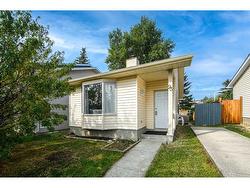 23 Edgedale Road NW Calgary, AB T3A 2P6