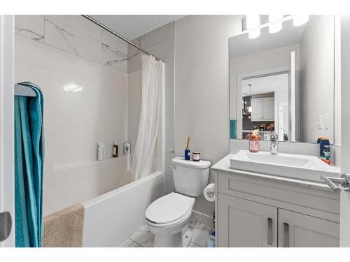 303-20 Walgrove Walk Se, Calgary, AB - Indoor Photo Showing Bathroom