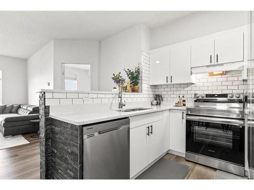 1415-1140 Taradale Drive Ne, Calgary, AB - Indoor Photo Showing Kitchen With Upgraded Kitchen