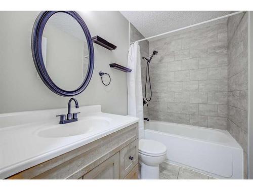 171 Erin Woods Drive Se, Calgary, AB - Indoor Photo Showing Bathroom