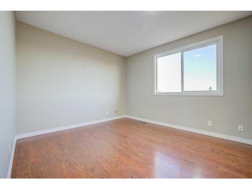 171 Erin Woods Drive Se, Calgary, AB - Indoor Photo Showing Other Room