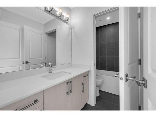 605-33 Merganser Drive West, Chestermere, AB - Indoor Photo Showing Bathroom