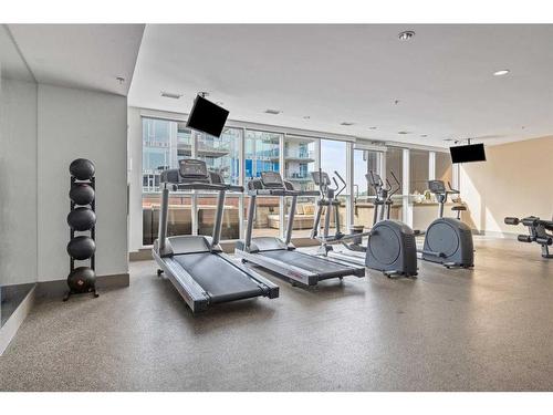 1104-550 Riverfront Avenue Se, Calgary, AB - Indoor Photo Showing Gym Room