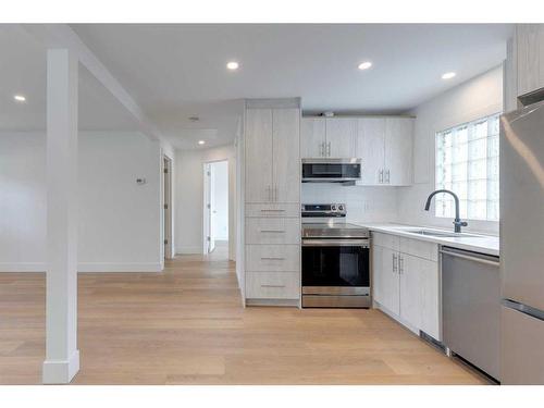 2020 Home Road Nw, Calgary, AB - Indoor Photo Showing Kitchen With Upgraded Kitchen