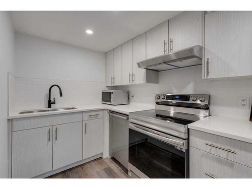 2020 Home Road Nw, Calgary, AB - Indoor Photo Showing Kitchen