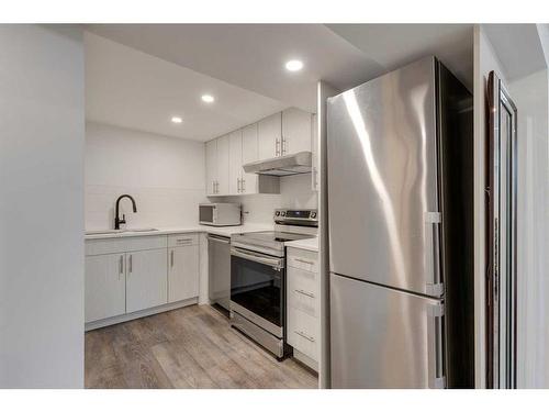 2020 Home Road Nw, Calgary, AB - Indoor Photo Showing Kitchen