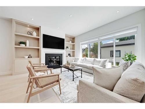 627 18 Avenue Nw, Calgary, AB - Indoor Photo Showing Living Room With Fireplace