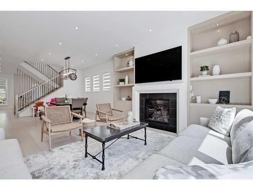 627 18 Avenue Nw, Calgary, AB - Indoor Photo Showing Living Room With Fireplace