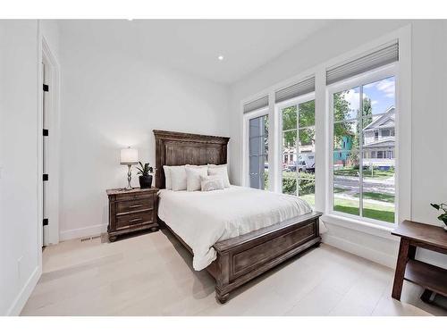 627 18 Avenue Nw, Calgary, AB - Indoor Photo Showing Bedroom