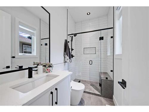 627 18 Avenue Nw, Calgary, AB - Indoor Photo Showing Bathroom