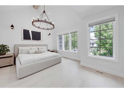 627 18 Avenue Nw, Calgary, AB - Indoor Photo Showing Bedroom