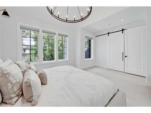 627 18 Avenue Nw, Calgary, AB - Indoor Photo Showing Bedroom