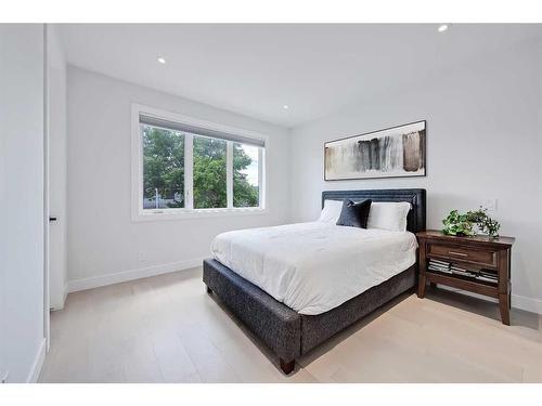 627 18 Avenue Nw, Calgary, AB - Indoor Photo Showing Bedroom