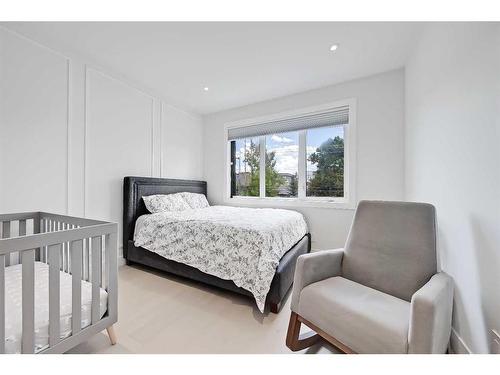 627 18 Avenue Nw, Calgary, AB - Indoor Photo Showing Bedroom