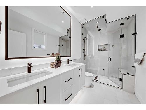 627 18 Avenue Nw, Calgary, AB - Indoor Photo Showing Bathroom