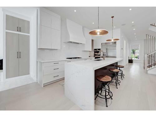 627 18 Avenue Nw, Calgary, AB - Indoor Photo Showing Kitchen With Upgraded Kitchen