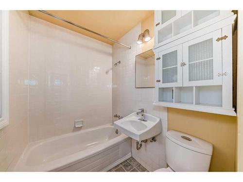 4602 Passchendaele Road Sw, Calgary, AB - Indoor Photo Showing Bathroom