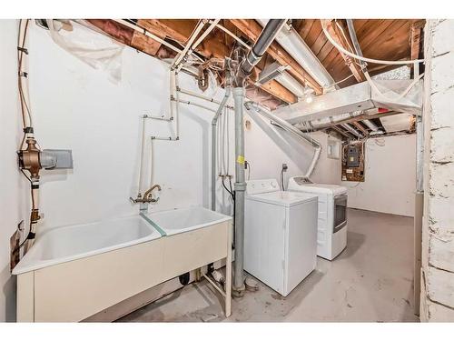 4602 Passchendaele Road Sw, Calgary, AB - Indoor Photo Showing Laundry Room