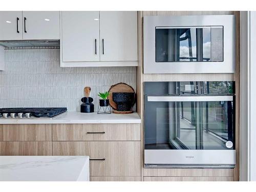 10-3404 8 Avenue Sw, Calgary, AB - Indoor Photo Showing Kitchen