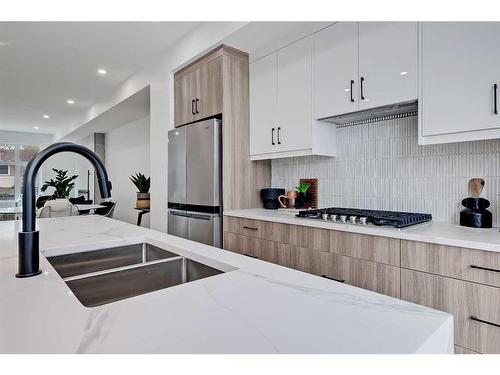 10-3404 8 Avenue Sw, Calgary, AB - Indoor Photo Showing Kitchen With Double Sink With Upgraded Kitchen