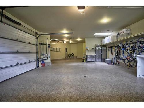 31 Elmont Drive Sw, Calgary, AB - Indoor Photo Showing Garage