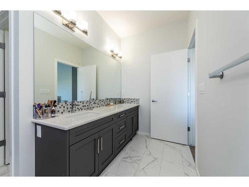 96 Cityline Point Ne, Calgary, AB - Indoor Photo Showing Bathroom