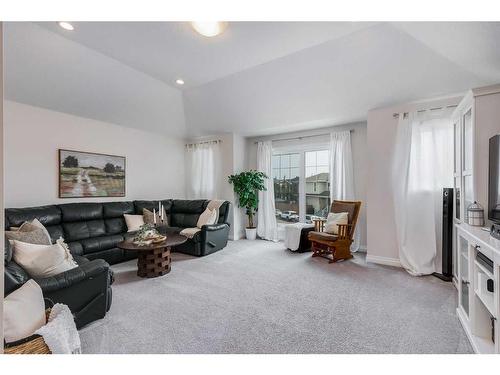 234 Baywater Way Sw, Airdrie, AB - Indoor Photo Showing Living Room