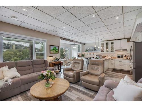 234 Baywater Way Sw, Airdrie, AB - Indoor Photo Showing Living Room