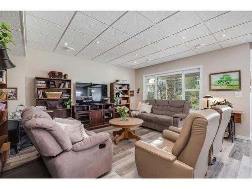 234 Baywater Way Sw, Airdrie, AB - Indoor Photo Showing Living Room