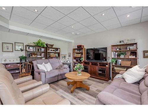 234 Baywater Way Sw, Airdrie, AB - Indoor Photo Showing Living Room