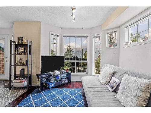 1-823 Wilson Way, Canmore, AB - Indoor