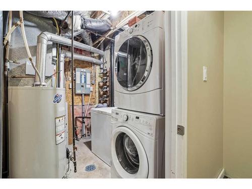 1-823 Wilson Way, Canmore, AB - Indoor Photo Showing Laundry Room