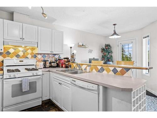 1-823 Wilson Way, Canmore, AB - Indoor Photo Showing Kitchen With Double Sink