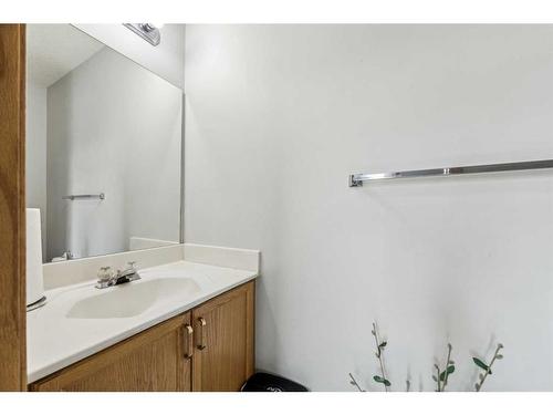 122 Taravista Court Ne, Calgary, AB - Indoor Photo Showing Bathroom