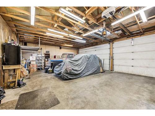 122 Taravista Court Ne, Calgary, AB - Indoor Photo Showing Garage