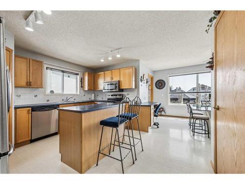 122 Taravista Court Ne, Calgary, AB - Indoor Photo Showing Kitchen