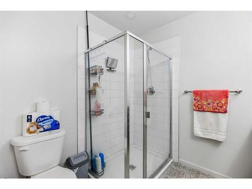 978 Sherwood Boulevard Nw, Calgary, AB - Indoor Photo Showing Bathroom