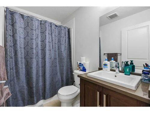 978 Sherwood Boulevard Nw, Calgary, AB - Indoor Photo Showing Bathroom