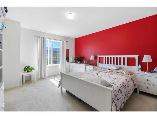 978 Sherwood Boulevard Nw, Calgary, AB - Indoor Photo Showing Bedroom