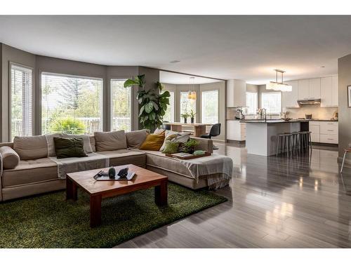 98 Hidden Circle Nw, Calgary, AB - Indoor Photo Showing Living Room