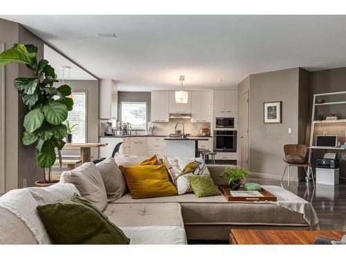 98 Hidden Circle Nw, Calgary, AB - Indoor Photo Showing Living Room