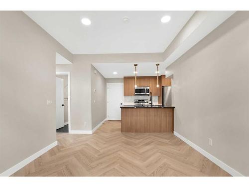 106-562 Seton Circle Se, Calgary, AB - Indoor Photo Showing Kitchen