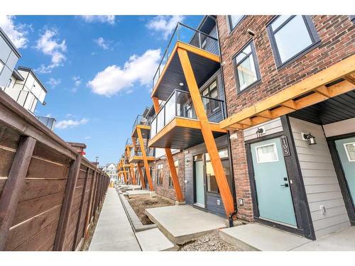 106-562 Seton Circle Se, Calgary, AB - Indoor Photo Showing Kitchen With Upgraded Kitchen