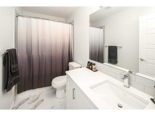 2205-42 Cranbrook Gardens Se, Calgary, AB - Indoor Photo Showing Bathroom