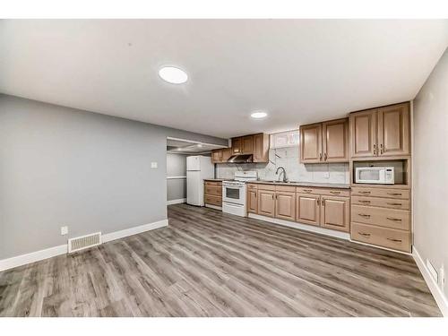 8628 Atlas Drive Se, Calgary, AB - Indoor Photo Showing Kitchen