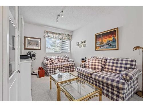 249-20 Midpark Crescent Se, Calgary, AB - Indoor Photo Showing Living Room